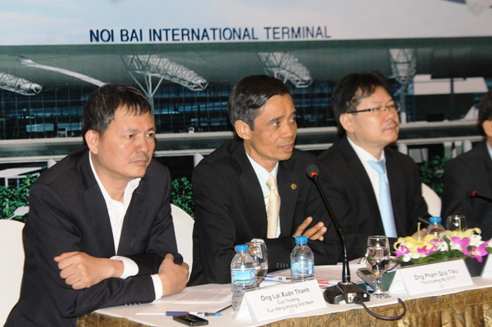 Thứ trưởng Phạm Quý Tiêu (thứ hai từ trái qua phải) giải đáp thắc mắc tại hội thảo. Thứ trưởng Phạm Quý Tiêu (thứ hai từ trái qua phải) giải đáp thắc mắc tại hội thảo.