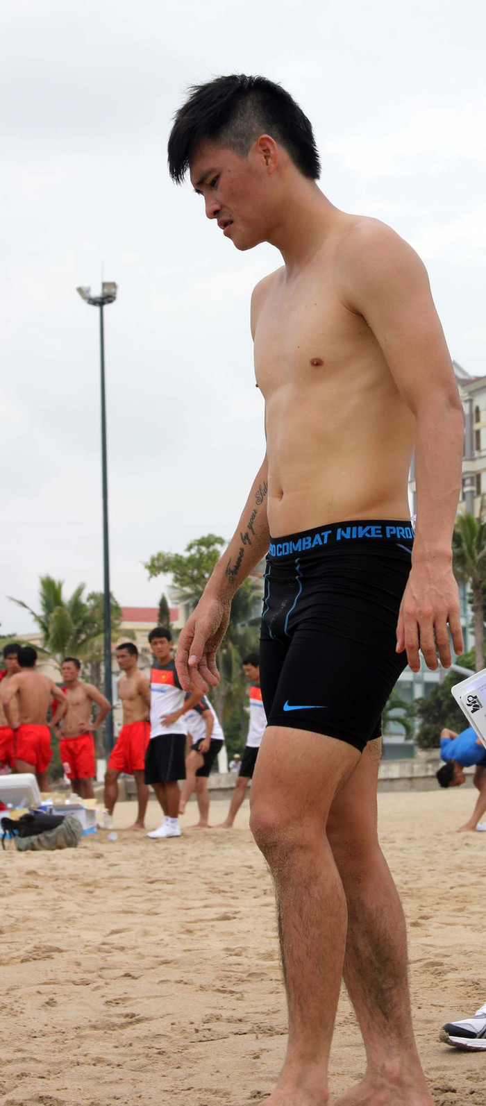 Lý do vì sao Thủy Tiên lại chết mê chết mệt với tiền đạo tuyển Việt Nam. Lý do vì sao Thủy Tiên lại chết mê chết mệt với tiền đạo tuyển Việt Nam.