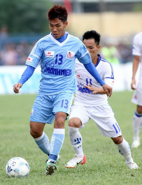 U21 Khánh Hòa là đội chơi tốt hơn trong hiệp thi đấu thứ nhất... U21 Khánh Hòa là đội chơi tốt hơn trong hiệp thi đấu thứ nhất...