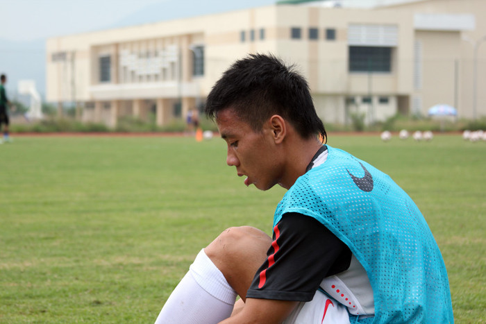 Cầu thủ nhỏ con như Ngọc Duy không chịu nổi nhiệt. Cầu thủ nhỏ con như Ngọc Duy không chịu nổi nhiệt.