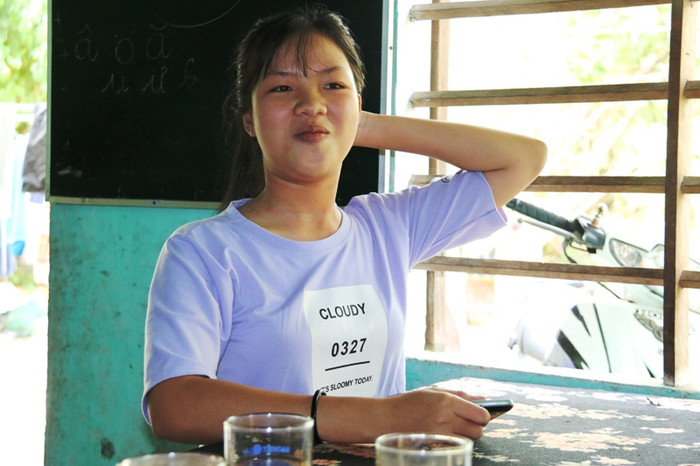 Nữ sinh làng chài Mai Thị Tuyết chia sẻ về bí quyết học môn Lịch sử. Ảnh: TR.T Nữ sinh làng chài Mai Thị Tuyết chia sẻ về bí quyết học môn Lịch sử. Ảnh: TR.T