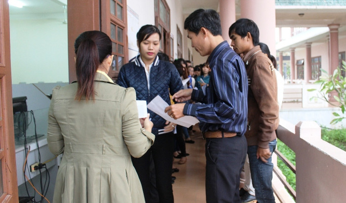 Các thí sinh tham dự một kỳ thi tuyển dụng công chức ở Quảng Nam. Ảnh: Tr.T