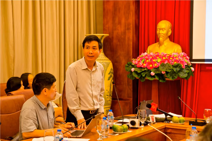 Ông Lê Văn Phúc - Phó trưởng ban phụ trách Ban Thực hiện chính sách Bảo hiểm y tế (thuộc Bảo hiểm xã hội Việt Nam) khẳng định Bảo hiểm xã hội luôn bảo vệ quyền lợi người tham gia bảo hiểm y tế - ảnh: Hoàng Lực. Ông Lê Văn Phúc - Phó trưởng ban phụ trách Ban Thực hiện chính sách Bảo hiểm y tế (thuộc Bảo hiểm xã hội Việt Nam) khẳng định Bảo hiểm xã hội luôn bảo vệ quyền lợi người tham gia bảo hiểm y tế - ảnh: Hoàng Lực.