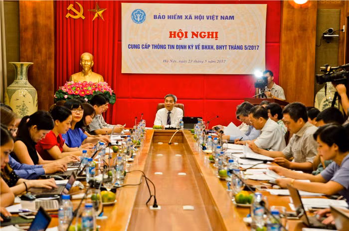 Hội nghị cung cấp thông tin định kỳ về bảo hiểm xã hội, bảo hiểm y tế tháng 5/2017 của Bảo hiểm xã hội Việt Nam - ảnh: H.Lực. Hội nghị cung cấp thông tin định kỳ về bảo hiểm xã hội, bảo hiểm y tế tháng 5/2017 của Bảo hiểm xã hội Việt Nam - ảnh: H.Lực.