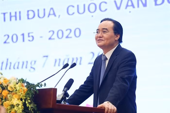 Bộ trưởng Phùng Xuân Nhạ phát biểu tại Hội nghị điển hình tiên tiến giai đoạn 2020 -2025, tuyên dương các tập thể và cá nhân tiêu biểu trong các phong trào thi đua, cuộc vận động giai đoạn 2015-2020 (Ảnh: Bộ Giáo dục và Đào tạo)
