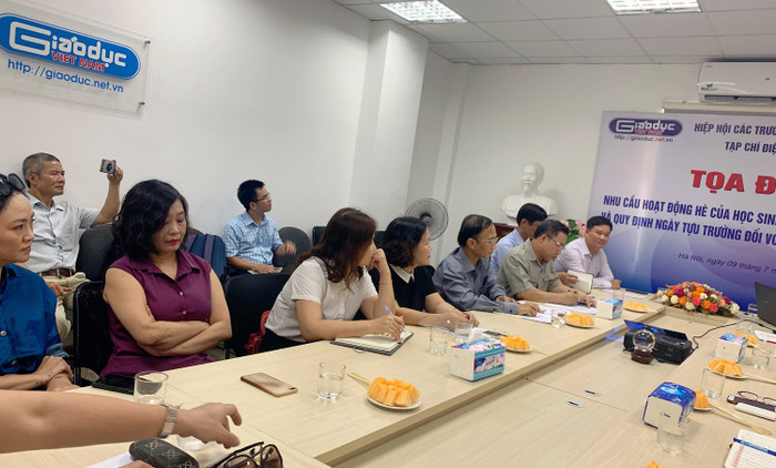 Đại biểu, lãnh đạo một số trường tư thục trên địa bàn Hà Nội tham dự tọa đàm (Ảnh: Thùy Linh)