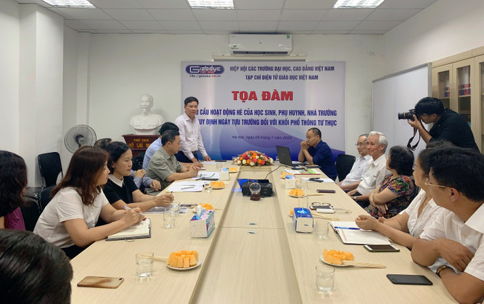 Ngày 9/7, Giáo dục Việt Nam tổ chức tọa đàm “Nhu cầu hoạt động hè của học sinh, phụ huynh, nhà trường và quy định tựu trường đối với khối phổ thông tư thục".(Ảnh: Thùy Linh)