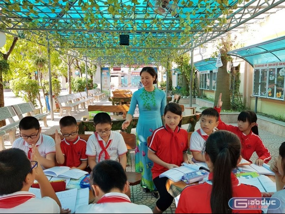 Giáo viên khối trường công lập được hỗ trợ 100% kinh phí đào tạo khi nâng chuẩn (Ảnh minh họa: Lã Tiến) Giáo viên khối trường công lập được hỗ trợ 100% kinh phí đào tạo khi nâng chuẩn (Ảnh minh họa: Lã Tiến)