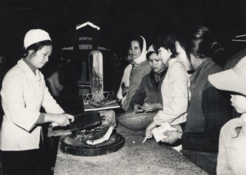 Một hàng giò chả thời đó.