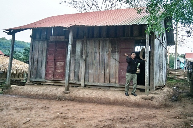 Phòng học lâu năm nên đã xập xệ, xiêu vẹo (Ảnh: Thủy Phan) Phòng học lâu năm nên đã xập xệ, xiêu vẹo (Ảnh: Thủy Phan)