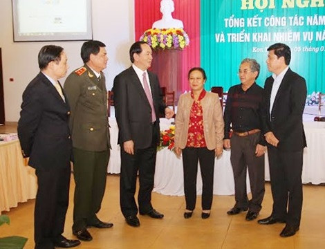 Đại tướng Trần Đại Quang trao đổi với các đại biểu dự Hội nghị triển khai nhiệm vụ năm 2016 của Ban Chỉ đạo Tây Nguyên (Ảnh: Thanh Liêm) Đại tướng Trần Đại Quang trao đổi với các đại biểu dự Hội nghị triển khai nhiệm vụ năm 2016 của Ban Chỉ đạo Tây Nguyên (Ảnh: Thanh Liêm)