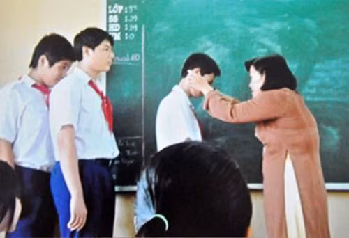 Tình trạng vi phạm đạo đức nghề giáo, đừng để “con sâu làm rầu nồi canh” ảnh 1