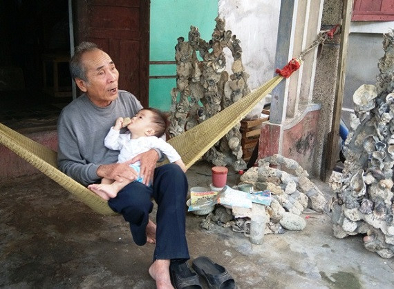 Nghệ sĩ ưu tú Phạm Ngọc Thức, người đàn ông hát ru hay nhất làng Cảnh Dương hiện nay (Ảnh: Thủy Phan) Nghệ sĩ ưu tú Phạm Ngọc Thức, người đàn ông hát ru hay nhất làng Cảnh Dương hiện nay (Ảnh: Thủy Phan)