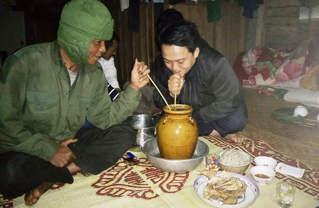 Tục ăn uống kỳ lạ của người Ma Coong ảnh 1 Tục ăn uống kỳ lạ của người Ma Coong ảnh 1