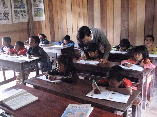 Nơi núi rừng xa thẳm, nghe chuyện những người thầy đêm ngày bám bản ảnh 3 Nơi núi rừng xa thẳm, nghe chuyện những người thầy đêm ngày bám bản ảnh 3