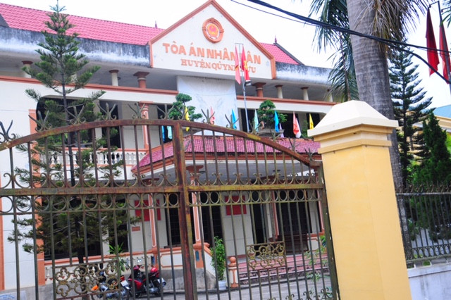 Trụ sở Tòa án nhân dân huyện Quỳnh Lưu (Ảnh: Anh Tuấn) Trụ sở Tòa án nhân dân huyện Quỳnh Lưu (Ảnh: Anh Tuấn)