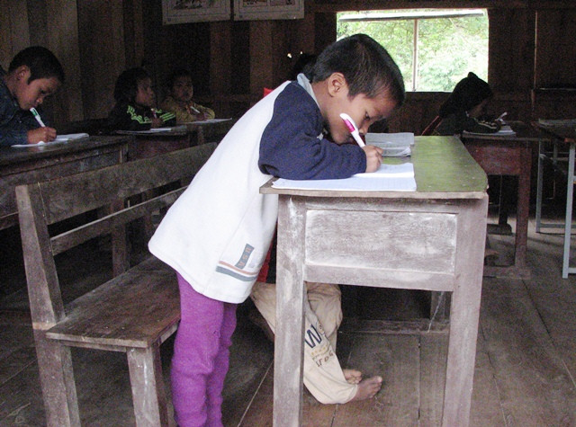 Nơi núi rừng xa thẳm, nghe chuyện những người thầy đêm ngày bám bản ảnh 2 Nơi núi rừng xa thẳm, nghe chuyện những người thầy đêm ngày bám bản ảnh 2