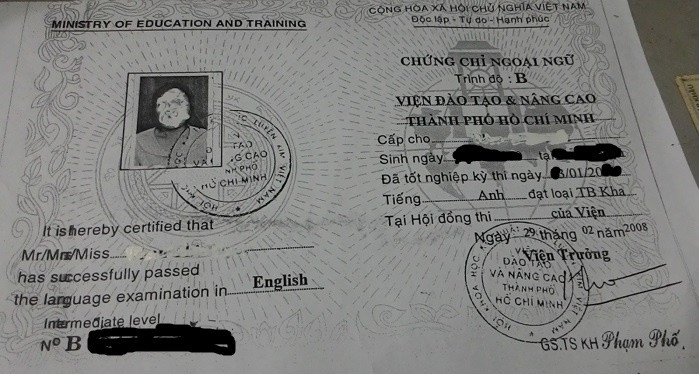 Thi chứng chỉ tiếng Anh dễ ợt, chỉ cần học thuộc mấy câu hỏi thông thường là được. (Ảnh: Đỗ Quyên) Thi chứng chỉ tiếng Anh dễ ợt, chỉ cần học thuộc mấy câu hỏi thông thường là được. (Ảnh: Đỗ Quyên)