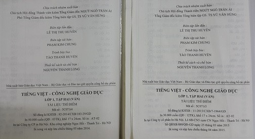 So sánh trang bìa hai cuốn sách in năm 2014 và năm 2015 (Ảnh: Trần Hương Giang) So sánh trang bìa hai cuốn sách in năm 2014 và năm 2015 (Ảnh: Trần Hương Giang)