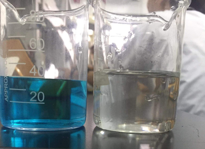 Không chỉ xử lý được nước sông hồ, sản phẩm Lục Bình cũng xử lý hiệu quả các nguồn nước thải công nghiệp. Trong hình ảnh bên trên là những tác động của sản phẩm than với nước thải giả lập nhiễm chất nhuộm màu Metylene Blue, sau khoảng 45 phút xử lý, quá trình hấp phụ hoàn thành biểu hiện hiệu quả một cách rõ ràng. Không chỉ xử lý được nước sông hồ, sản phẩm Lục Bình cũng xử lý hiệu quả các nguồn nước thải công nghiệp. Trong hình ảnh bên trên là những tác động của sản phẩm than với nước thải giả lập nhiễm chất nhuộm màu Metylene Blue, sau khoảng 45 phút xử lý, quá trình hấp phụ hoàn thành biểu hiện hiệu quả một cách rõ ràng.