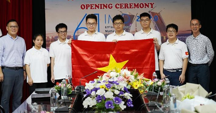 Đội tuyển Việt Nam giành 2 Huy chương Vàng Oympic Toán quốc tế 2020, trong đó có một em học sinh mới học lớp 10 (ảnh: moet.gov.vn) Đội tuyển Việt Nam giành 2 Huy chương Vàng Oympic Toán quốc tế 2020, trong đó có một em học sinh mới học lớp 10 (ảnh: moet.gov.vn)