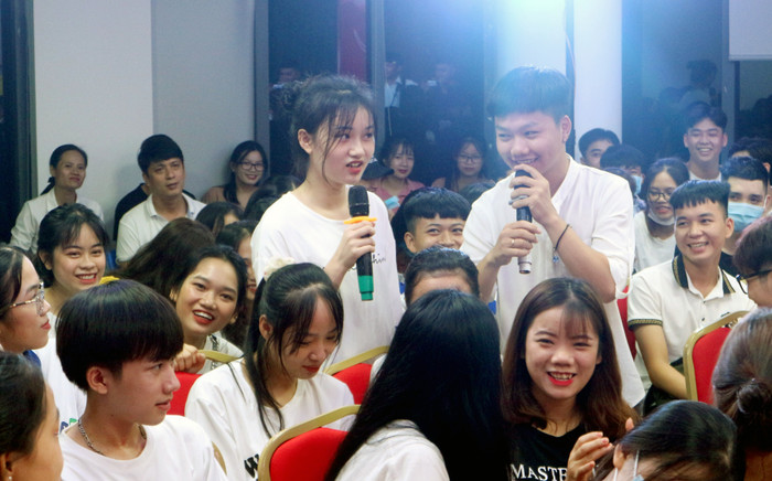 Tân sinh viên trường Cao đẳng Quốc tế Hà Nội trong lễ gala tối 11/9 Tân sinh viên trường Cao đẳng Quốc tế Hà Nội trong lễ gala tối 11/9