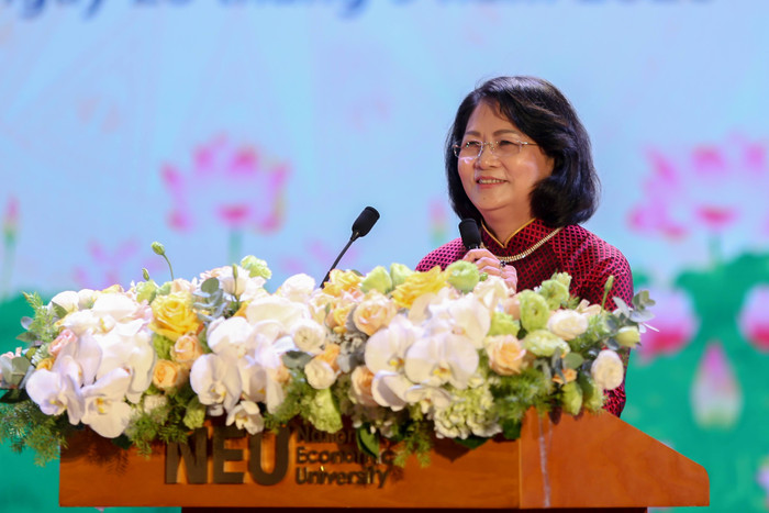 Phó Chủ tịch nước Đặng Thị Ngọc Thịnh phát biểu tại Đại hội thi đua yêu nước ngành giáo dục lần thứ VII (ảnh: Bộ Giáo dục và Đào tạo) Phó Chủ tịch nước Đặng Thị Ngọc Thịnh phát biểu tại Đại hội thi đua yêu nước ngành giáo dục lần thứ VII (ảnh: Bộ Giáo dục và Đào tạo)