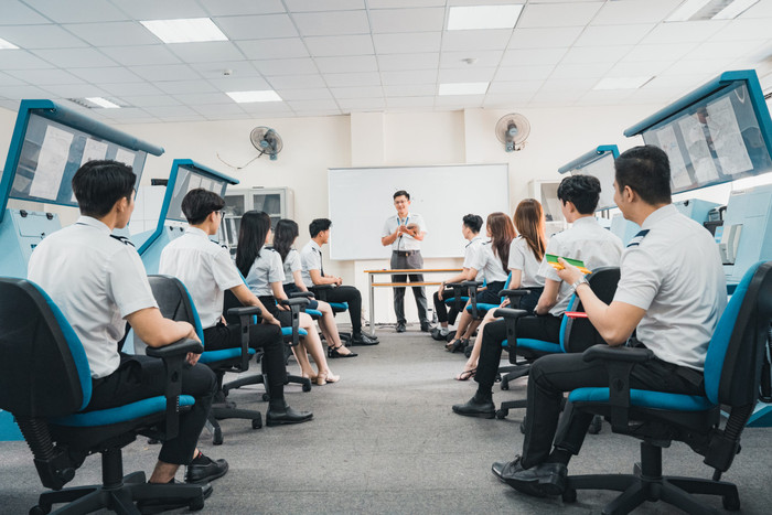Sinh viên Học viện Hàng không Việt Nam (Ảnh: Website Nhà trường). 8-scaled-1.jpg