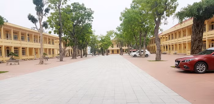 Trường Trung học phổ thông Quảng Xương 1 (tỉnh Thanh Hóa) - nơi có có 32 em đạt từ 27 điểm trở lên, 10 học sinh đạt điểm 10 tuyệt đối ở các môn thi và có 1 học sinh đứng đầu cả nước với số điểm tuyệt đối 30/30 trong kỳ thi quốc gia năm 2017- Ảnh: Thùy Linh