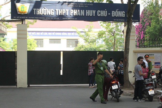 Sáng nay, gần 95.000 thí sinh Hà Nội thi lớp 10 bước vào buổi thi đầu tiên