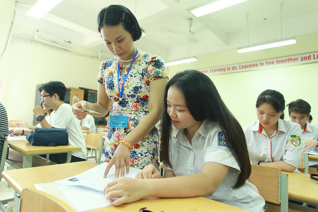 14h chiều nay (24/6), trên 925.000 thí sinh sẽ đến phòng thi để cán bộ coi thi hướng dẫn làm thủ tục đăng ký dự thi Kỳ thi quốc gia năm 2018. (Ảnh minh họa: VTV) 14h chiều nay (24/6), trên 925.000 thí sinh sẽ đến phòng thi để cán bộ coi thi hướng dẫn làm thủ tục đăng ký dự thi Kỳ thi quốc gia năm 2018. (Ảnh minh họa: VTV)