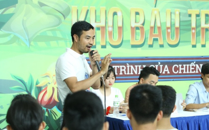 Thầy Nguyễn Thành Công đang tư vấn trước kì thi cho học sinh tại sự kiện Hành trình PEN 05/2018 vừa qua tại Hà Nội (Ảnh: Thầy Công cung cấp) Thầy Nguyễn Thành Công đang tư vấn trước kì thi cho học sinh tại sự kiện Hành trình PEN 05/2018 vừa qua tại Hà Nội (Ảnh: Thầy Công cung cấp)