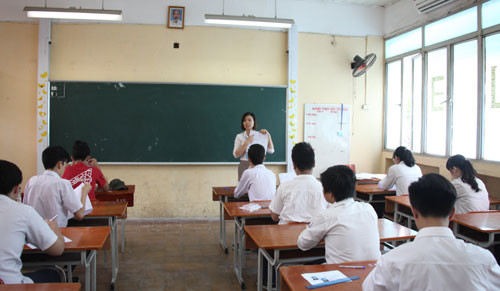 Điểm xét tuyển vào lớp 10 trung học phổ thông Hà Nội là điểm trung học cơ sở cộng với điểm thi (nhân hệ số 2) và điểm cộng thêm. (Ảnh: Báo Hà Nội mới) Điểm xét tuyển vào lớp 10 trung học phổ thông Hà Nội là điểm trung học cơ sở cộng với điểm thi (nhân hệ số 2) và điểm cộng thêm. (Ảnh: Báo Hà Nội mới)