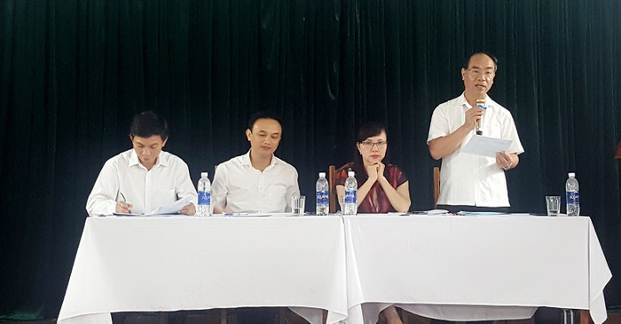 "Có những loại tai nghe không dây nhỏ bằng hạt đậu, công an phải dùng nam châm mới hút ra được", Chánh thanh tra Bộ Giáo dục và Đào tạo - ông Nguyễn Huy Bằng (đứng) cho hay - Ảnh: Thùy Linh "Có những loại tai nghe không dây nhỏ bằng hạt đậu, công an phải dùng nam châm mới hút ra được", Chánh thanh tra Bộ Giáo dục và Đào tạo - ông Nguyễn Huy Bằng (đứng) cho hay - Ảnh: Thùy Linh