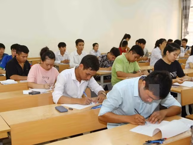 Sáng nay (26/6), hơn 340.000 thí sinh dự thi bài tổ hợp Khoa học tự nhiên (Ảnh minh họa: TTXVN)