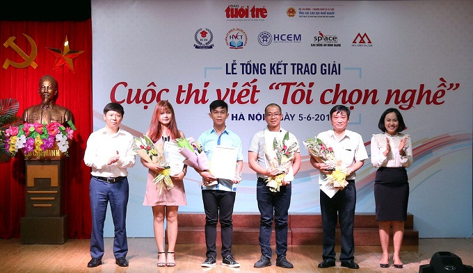 Tối 5/6, tại Hà Nội đã diễn ra lễ tổng kết trao giải cuộc thi &quot;Tôi chọn nghề&quot; do Tổng cục Giáo dục nghề nghiệp (Bộ Lao động, Thương binh và xã hội) tổ chức. (Ảnh: Anh Tuấn)
