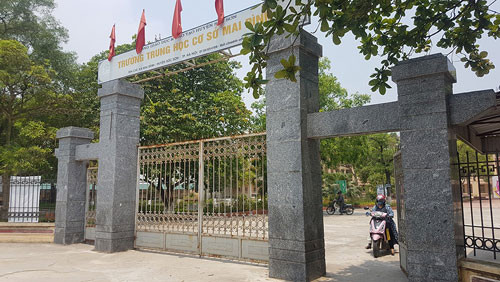 Trường trung học cơ sở Mai Đình, huyện Sóc Sơn, Hà Nội - nơi giám thị Nông Hoàng Phúc - người làm lọt đề thi trong kỳ thi tuyển sinh vào lớp 10 năm học 2018-2019 công tác (Ảnh: Hà Nội mới) Trường trung học cơ sở Mai Đình, huyện Sóc Sơn, Hà Nội - nơi giám thị Nông Hoàng Phúc - người làm lọt đề thi trong kỳ thi tuyển sinh vào lớp 10 năm học 2018-2019 công tác (Ảnh: Hà Nội mới)