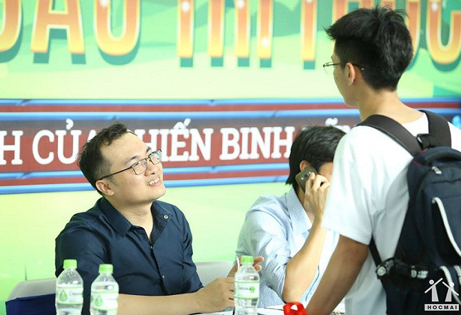 Theo thầy Nguyễn Ngọc Anh, Chỉ còn hơn 10 ngày nữa các sĩ tử sẽ bước vào kì thi quốc gia 2018. Thời điểm này, các em nên rà soát tất cả những dạng bài trọng yếu nhất ở lớp 11. (Ảnh: Thầy Ngọc Anh cung cấp) Theo thầy Nguyễn Ngọc Anh, Chỉ còn hơn 10 ngày nữa các sĩ tử sẽ bước vào kì thi quốc gia 2018. Thời điểm này, các em nên rà soát tất cả những dạng bài trọng yếu nhất ở lớp 11. (Ảnh: Thầy Ngọc Anh cung cấp)