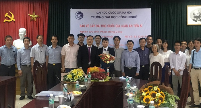 Giáo sư Nguyễn Đình Đức và nghiên cứu sinh đã bảo vệ xuất sắc luận án tiến sĩ (Ảnh: Giáo sư Đức cung cấp) Giáo sư Nguyễn Đình Đức và nghiên cứu sinh đã bảo vệ xuất sắc luận án tiến sĩ (Ảnh: Giáo sư Đức cung cấp)