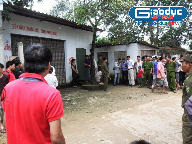 Lực lượng công an khám nghiệm hiện trường vụ án