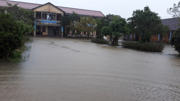 Mưa vẫn tiếp tục ở Huế khiến nhiều trường chưa thể hoạt động trở lại.