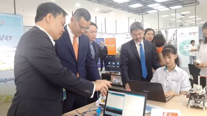 Nữ sinh viên đam mê nghiên cứu khoa học về ...tiền ảnh 3