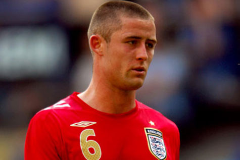 Tottenham đang rất mong muốn có được Cahill. Tottenham đang rất mong muốn có được Cahill.
