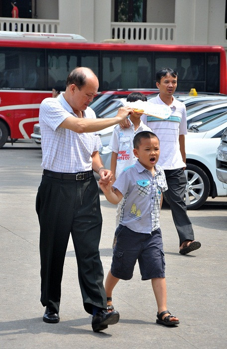 Hai ông cháu, hai thế hệ…. Hai ông cháu, hai thế hệ….