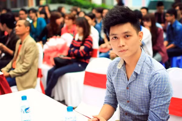 Hà Mạnh trong lần gặp gỡ lần đầu tiên ra mắt cuốn tiểu thuyết đầu tay