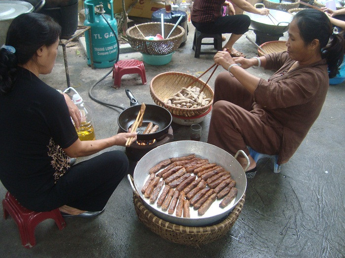 Món bánh đa nem chay sau khi rán vàng có màu sắc vàng rộm