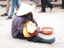 Đưa trẻ em ra đường để ăn xin, lừa lòng tôt của nhiều người Đưa trẻ em ra đường để ăn xin, lừa lòng tôt của nhiều người
