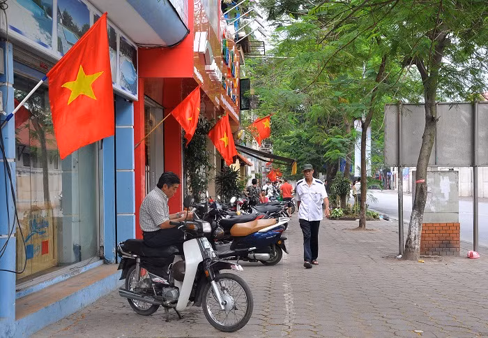 Phố phường màu đỏ rực