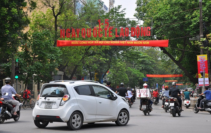 Trên đường Bà Triệu... Trên đường Bà Triệu...