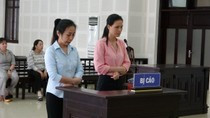 Hai bị cáo tại phiên tòa ngày 8/11. Ảnh: AN Hai bị cáo tại phiên tòa ngày 8/11. Ảnh: AN